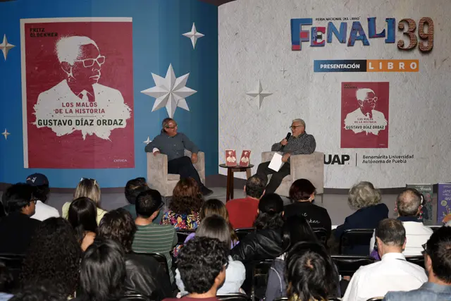 Fritz Glockner presenta libro sobre Gustavo Díaz Ordaz en la FENALI BUAP