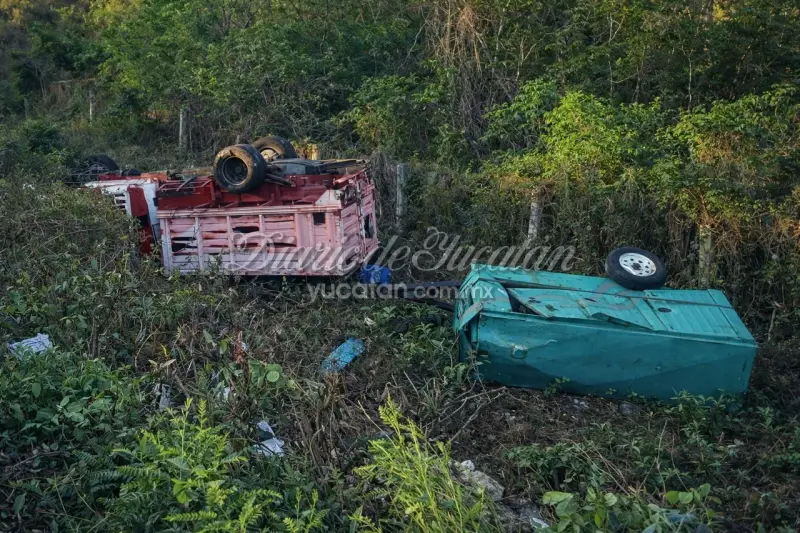 Conductor sobrevive a aparatosa volcadura en la carretera Mérida-Chetumal