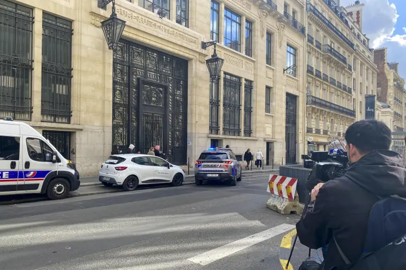 Frustran ataque con explosivo a Bank of America en zona turística de París