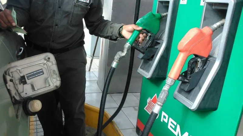 Bajan precios de gasolina en algunas estaciones de Chihuahua
