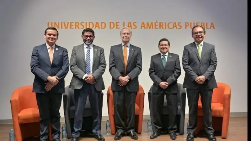 "En la UDLAP llegaremos al 100% de agua reciclada", afirma Luis Ernesto Derbez en foro sobre crisis hídrica