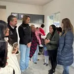 Entrega titular del IVEQ vivienda a familia afectada por las lluvias