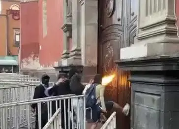 Repararán daños en la Iglesia de San Francisco tras marcha del 8M en Querétaro