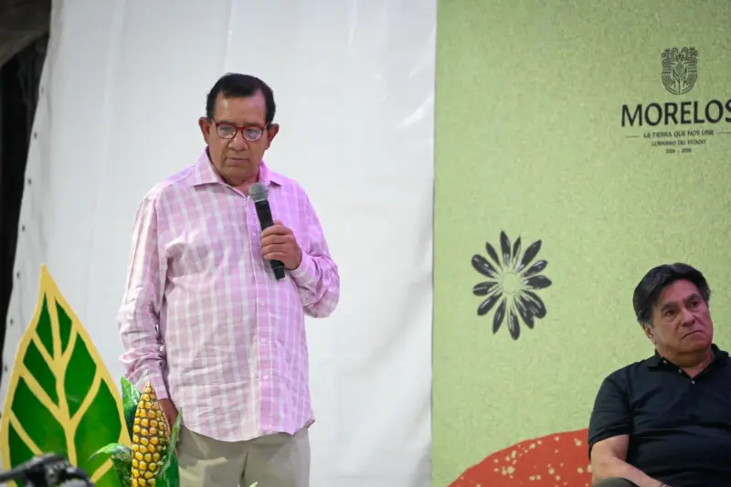 Expone Francisco Cruz sobre periodismo narrativo en la Feria del Libro