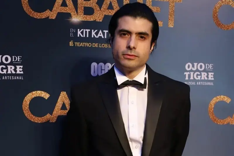 Hospitalizan a José Ángel Bichir tras caer de edificio