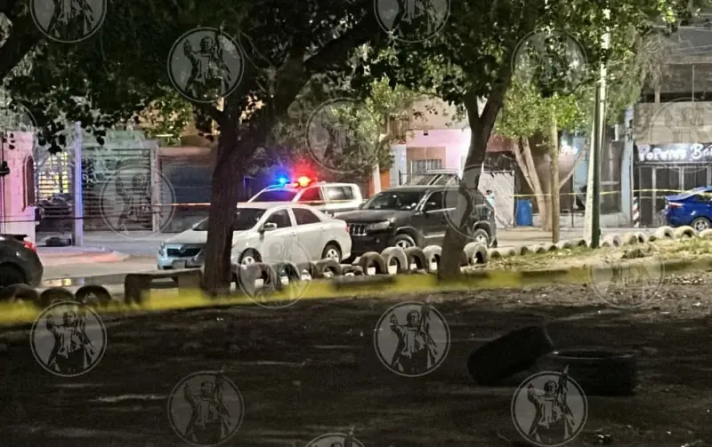 Lo ponen de rodillas frente a su esposa y suegra y le dan varios balazos
