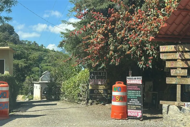Cierre de Puente de Dios impacta afluencia turística en Pinal de Amoles