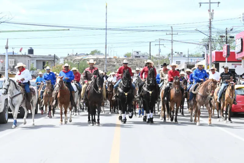 Cabalgata reúne a familias en festejo por el 133 aniversario de Frontera, Coahuila