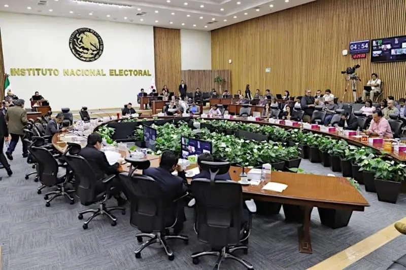 Advierten opositores riesgo en elección de consejeros de INE