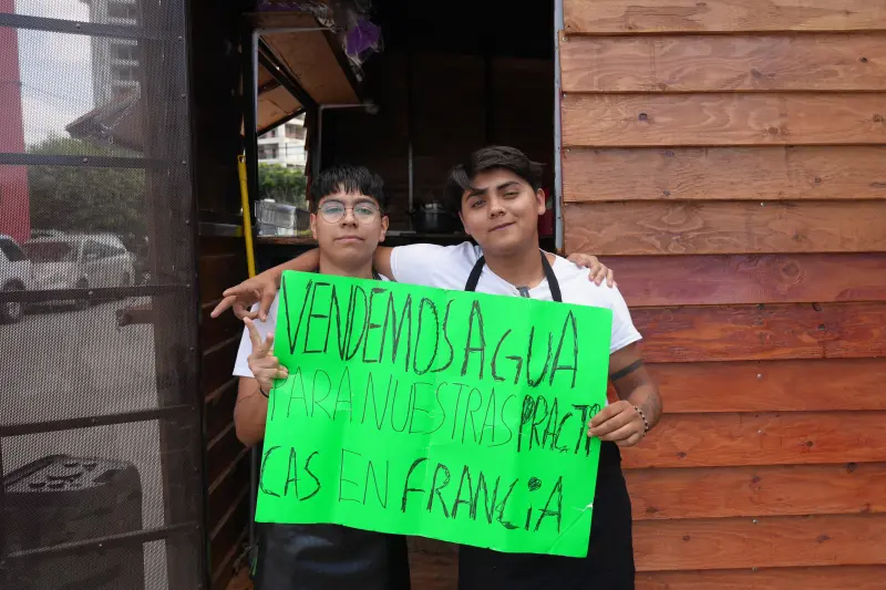 Jóvenes crean El Club del Sándwich antes de realizar prácticas en Francia