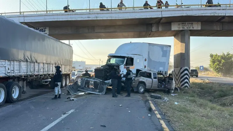 Fuerte choque deja herida a familia en Libramiento Norte de Irapuato; hay niños entre las víctimas