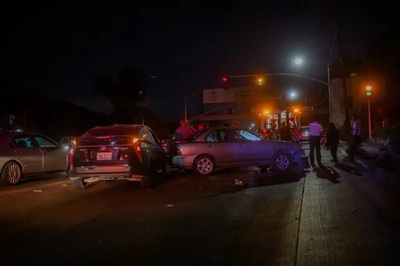 Conductor provoca choque múltiple y huye en el bulevar Cuauhtémoc Sur