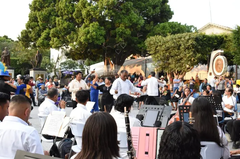 Entre acordes de danzón, familias disfrutan tarde musical en Chilpancingo