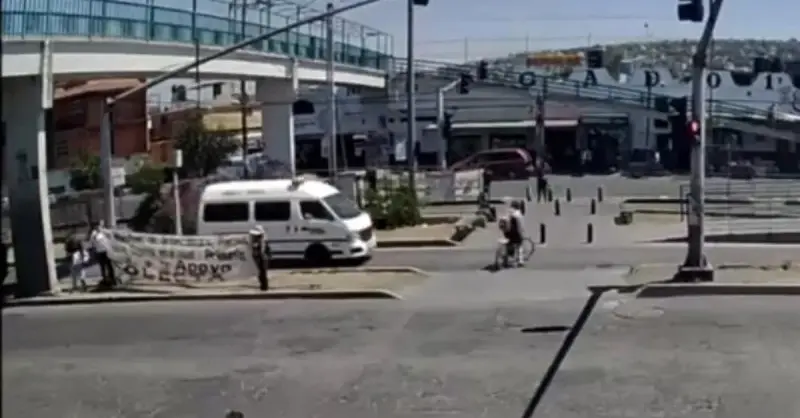 Captan el momento en que una ambulancia del DIF atropella a una menor en Chimalhuacán