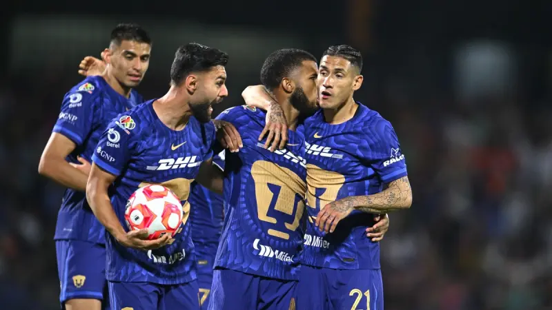 Con diez, Pumas reacciona y empata contra Cruz Azul 