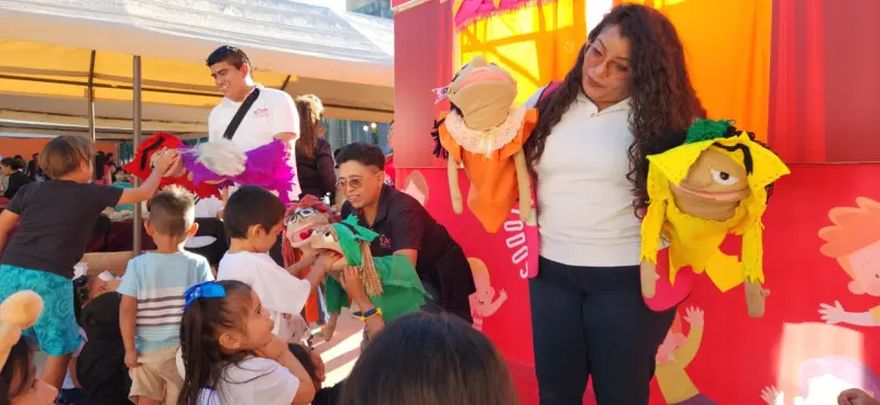 Teatro guiñol entra a escuelas de Cancún para prevenir riesgos en menores
