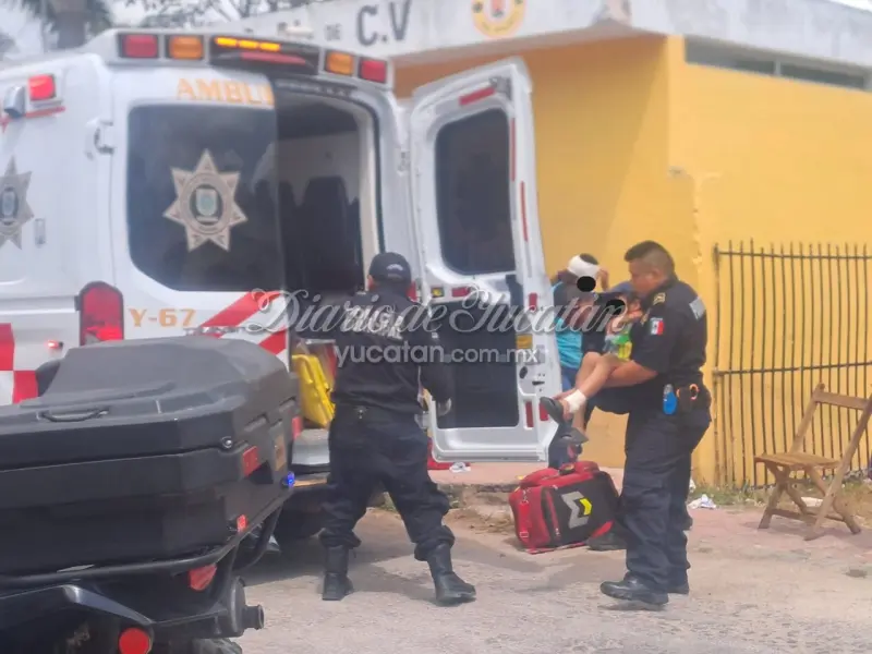 Mujer y menor derrapan por culpa de un perro en Tizimín; ambos fueron trasladados al hospital