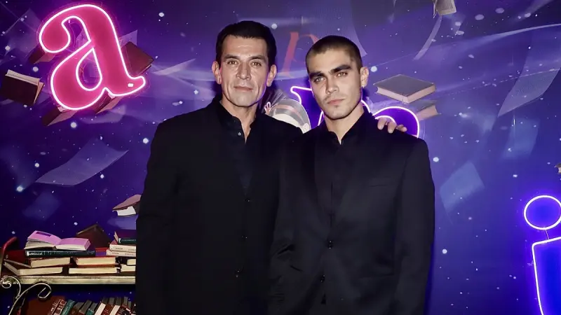 Jorge Salinas presenta a su hijo Santiago: Sorprende con su galanura y porte de modelo
