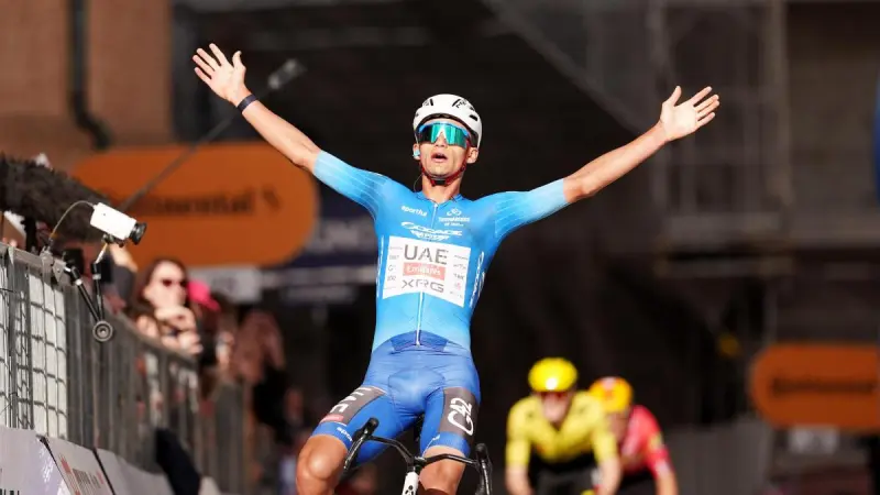 Del Toro gana la sexta etapa de la Tirreno-Adriático y roza la victoria final