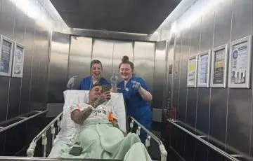 Sufre Noa Lang una amputación parcial del dedo pulgar derecho