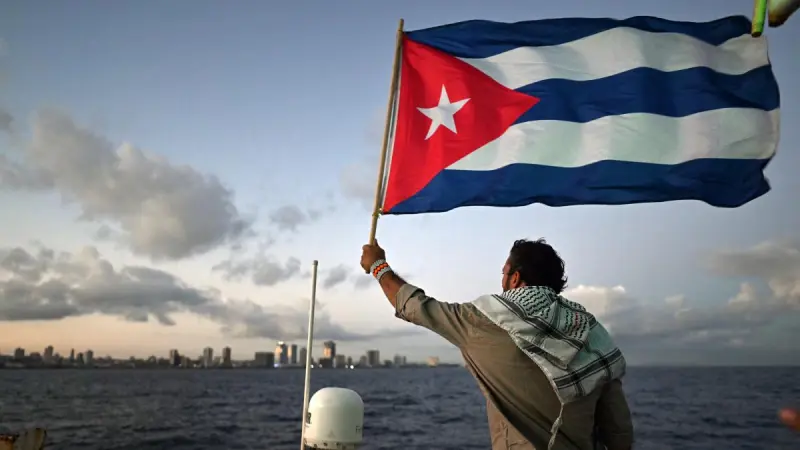 Primer barco de la flotilla de ayuda humanitaria llega a Cuba
