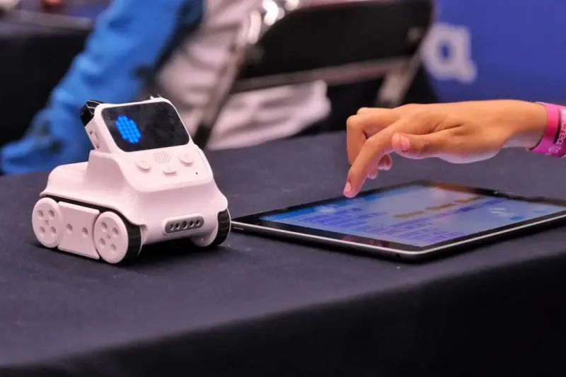 Niñas y niños participan en programa de innovación y emprendimiento