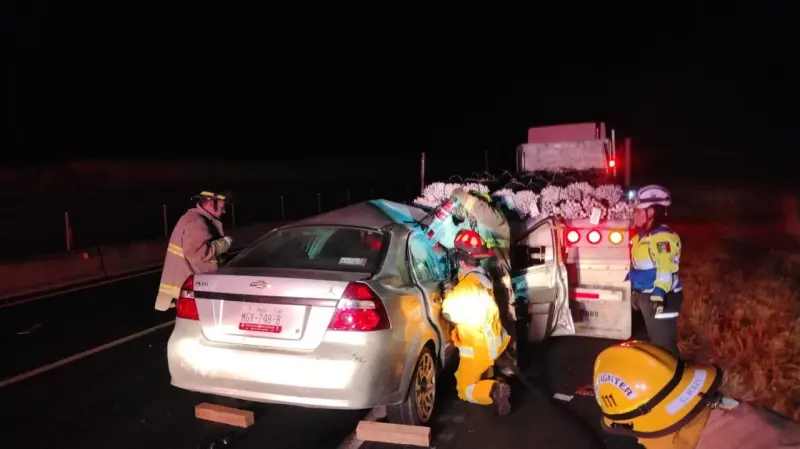 Choque en autopista de Tepatitlán deja 4 lesionados y un muerto