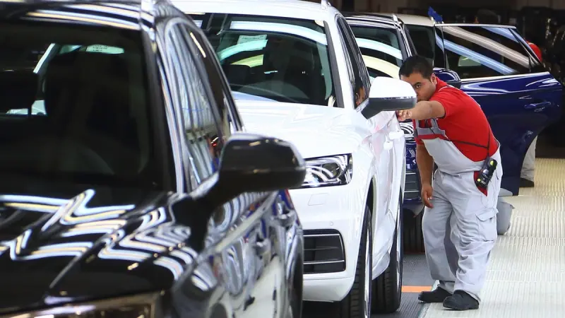 Prevén impacto a semiconductores del sector automotriz con cierre del estrecho de Ormuz