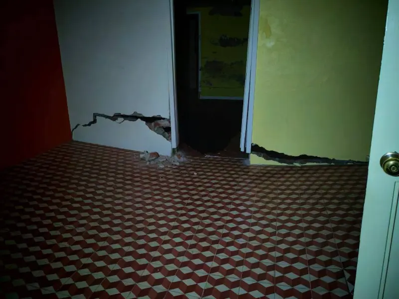 Reciben apoyo del DIF de Naucalpan evacuados por socavones en viviendas