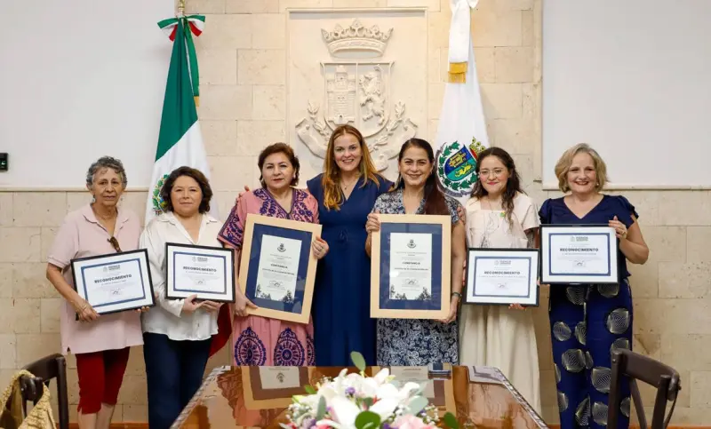 Entregan nombramientos a primeras mujeres cronistas de Mérida