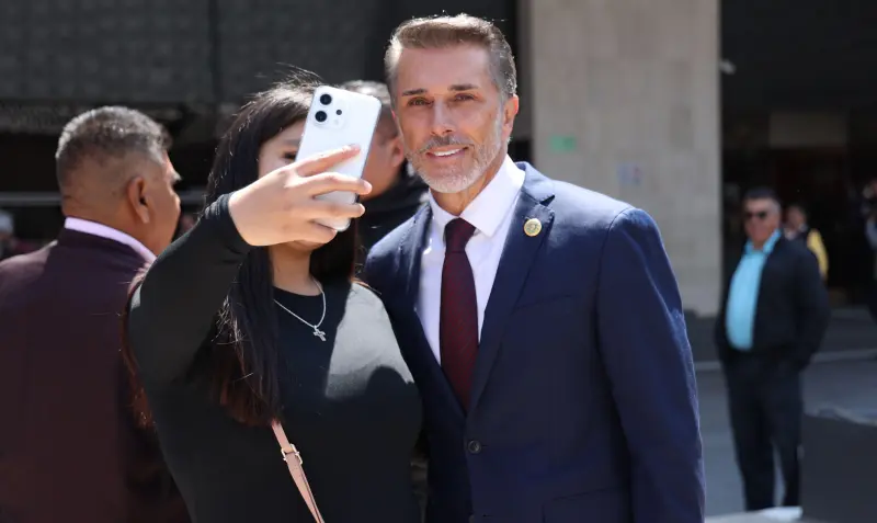 Sergio Mayer regresa a San Lázaro: se disculpa y deja abierta la puerta a una nueva licencia