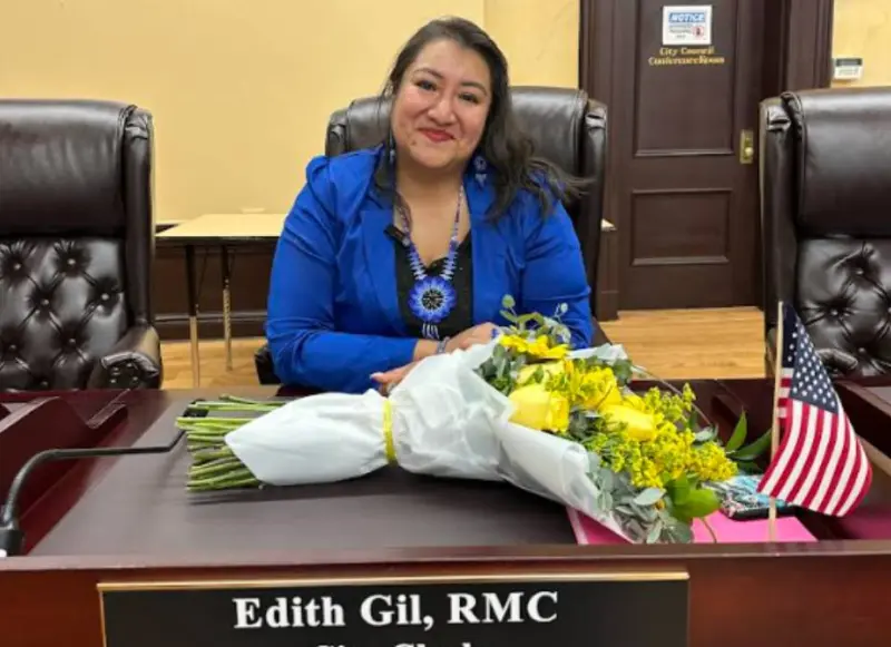 Asume Edith Gil como primera secretaria municipal latina en Paterson