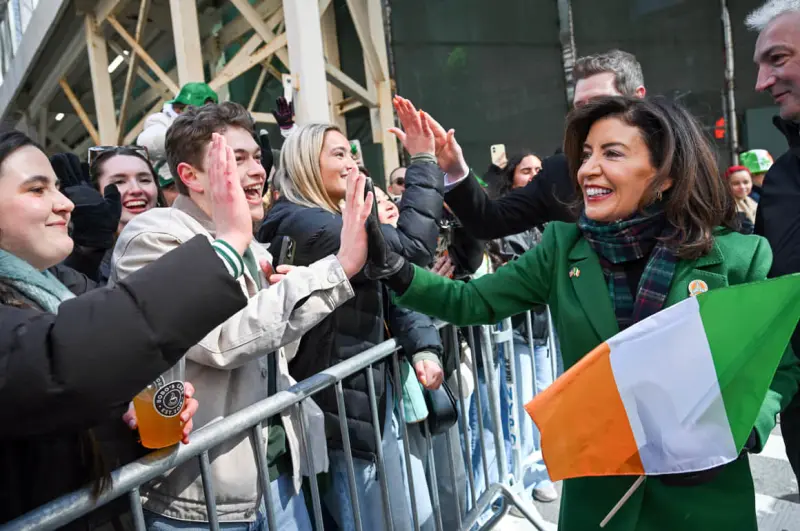 Desfilan en NY por el Día de San Patricio con gaitas y bandas de música