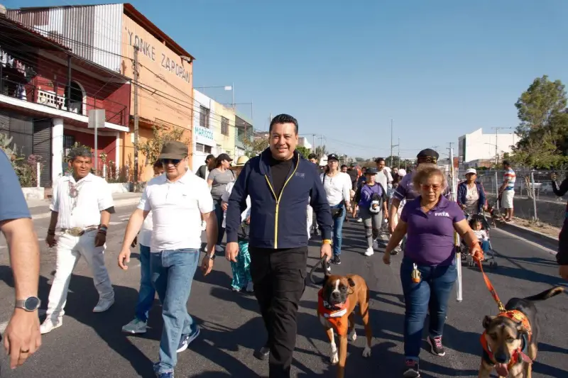 La paz se construye desde abajo… y también mueve la cola 