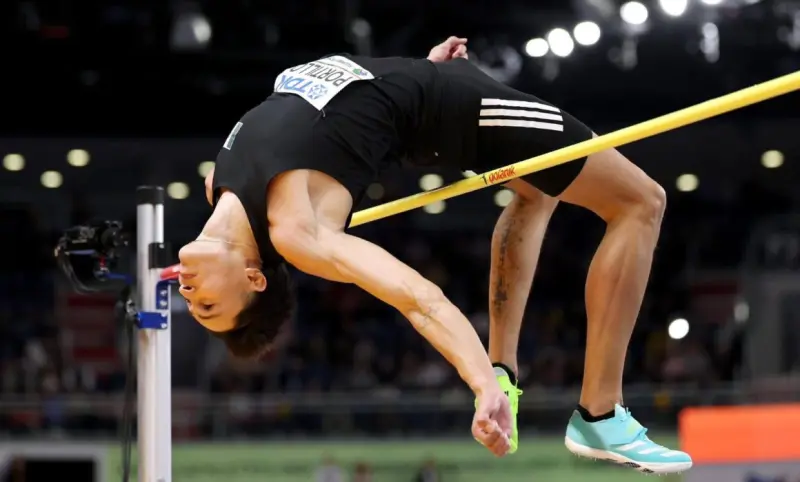 Logra atleta mexicano histórico salto en Polonia 