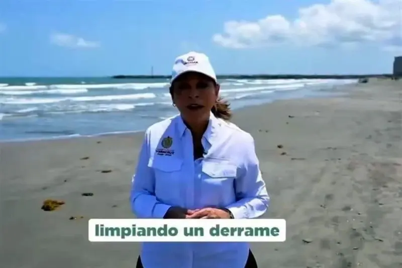 Reconoce Nahle trazas de hidrocarburo en playas de Veracruz