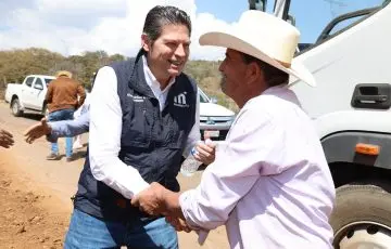 Reconstruyó Alfonso Martínez 1.2 kilómetros de camino en Capula, Morelia