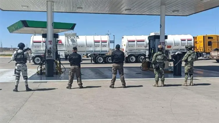 Aseguran gasolinera ilegal y 78 mil litros de combustible en Basúchil