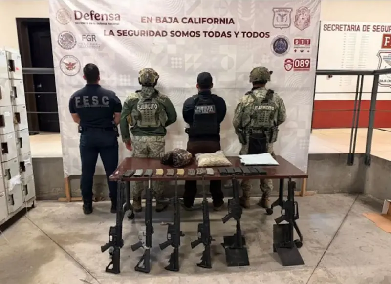 Detienen en BC a tres presuntos traficantes de armas vinculados al CJNG tras operativo con inteligencia binacional
