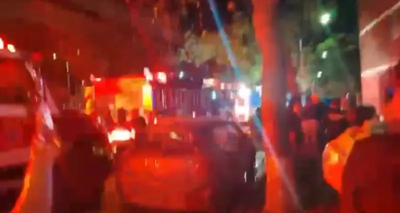 Incendio en Condominios Constitución moviliza a cuerpos de auxilio en Monterrey