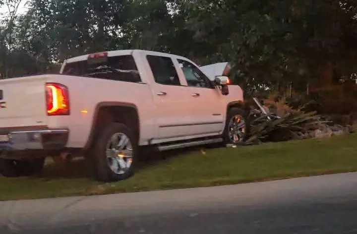 Camioneta se mete a jardinera en Zibatá