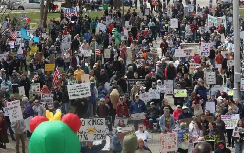 Marchan miles en EU contra Trump