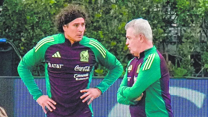 Guillermo Ochoa lidera novedades del Tri ante Portugal y Bélgica