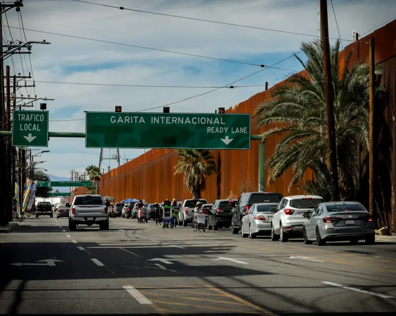 Tiempos de hasta 45 minutos para cruzar a Calexico este domingo