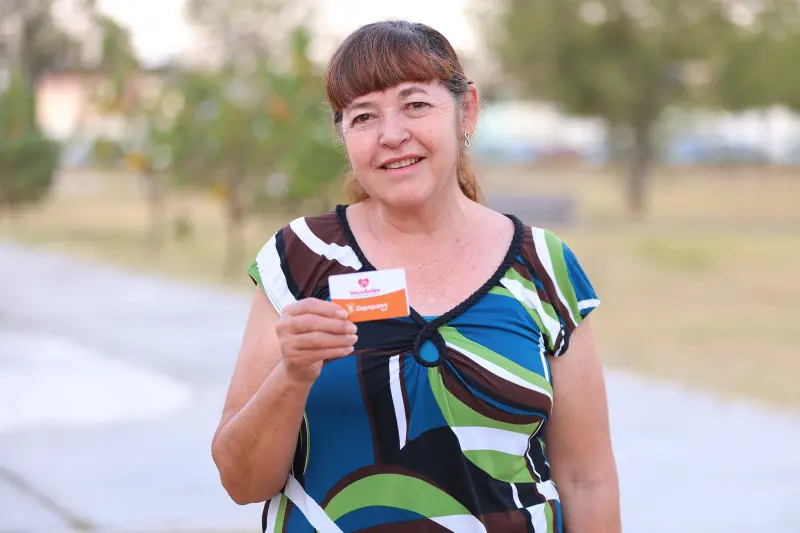 Distribuyen tarjetas de descuento para servicios de salud en Tesistán