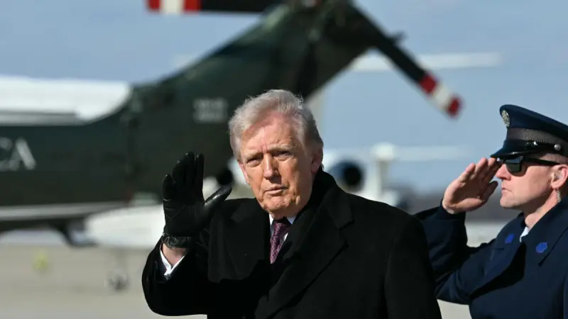 Trump afirma que Estados Unidos está considerando "poner fin" a la guerra con Irán