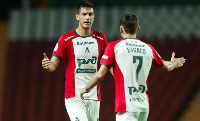 Reaparece César Montes con gol en la victoria del Lokomotiv