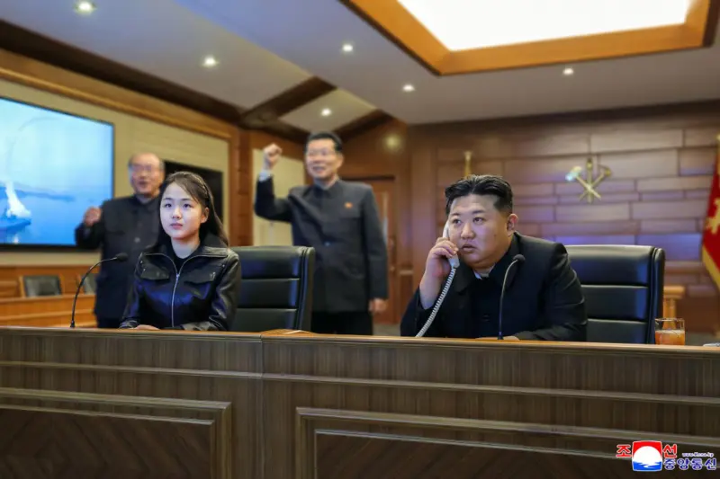 Kim Jong-un y su hija de 13 años supervisan nueva prueba de misiles en plena tensión con EU y Corea del Sur