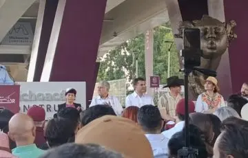 En medio de jolgorio, inauguran paso vehicular Carlos Manzo en Uruapan