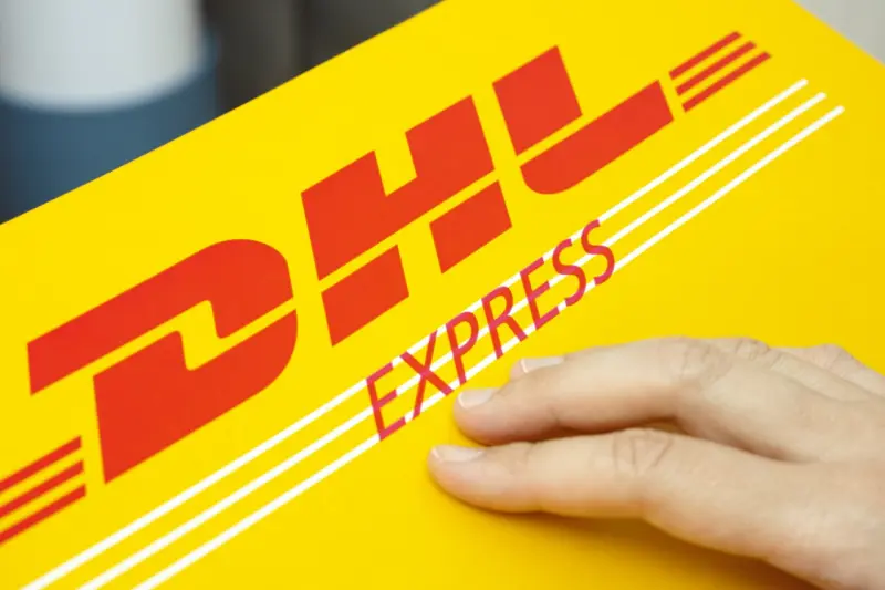 DHL pausa operaciones en EAU por el conflicto: se va a Kuwait por el momento